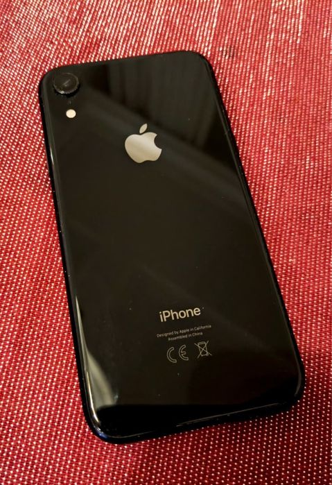 Мобильный телефон IPhone XR 64gb