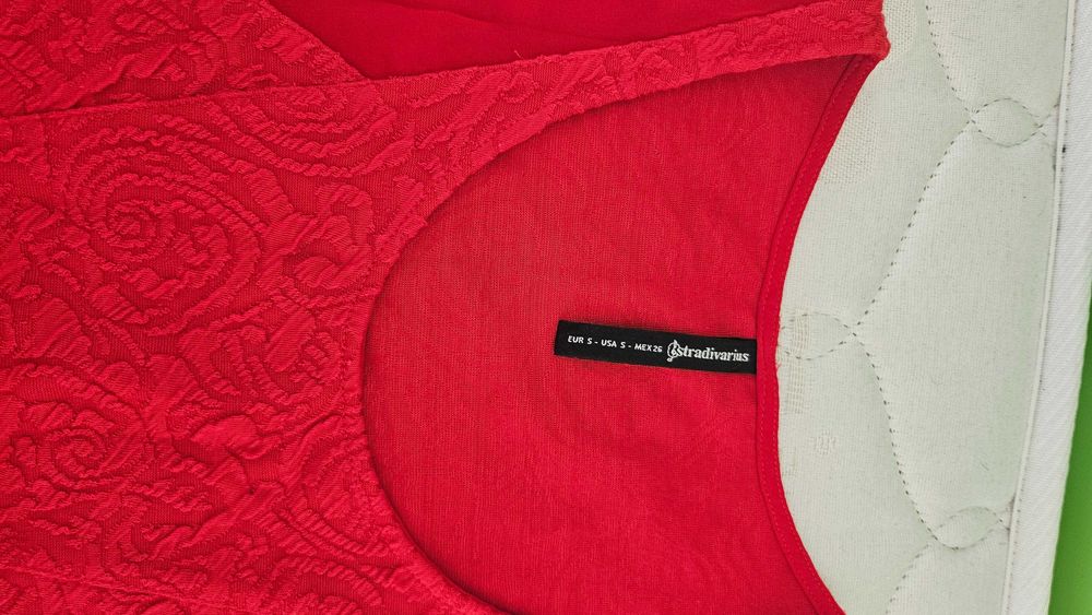 Дамска червена рокля Stradivarius