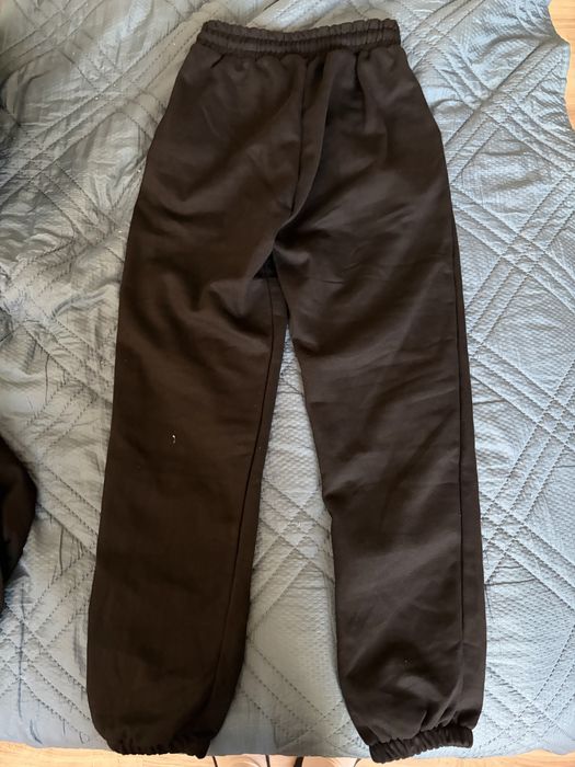 Черен унисекс екип размер S.