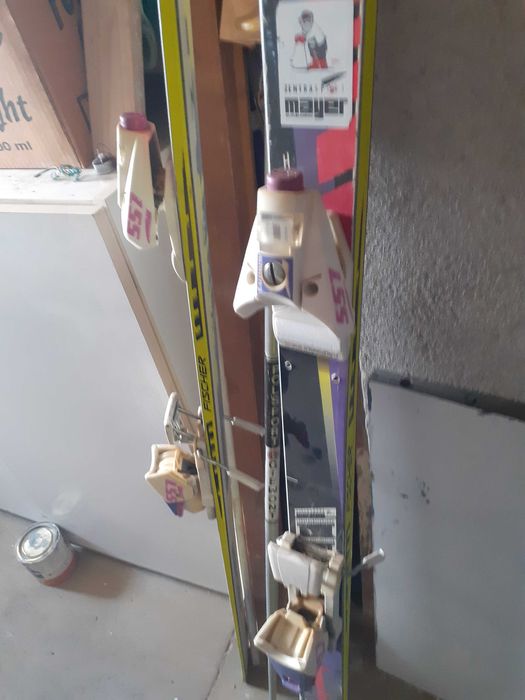 Продавам запазени ски Fisher с щеки