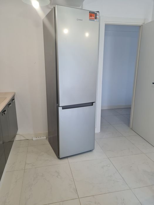 Combina frigorifica Indesit LI9 S2E S, 372 l, Low Frost, Flexi Use Box