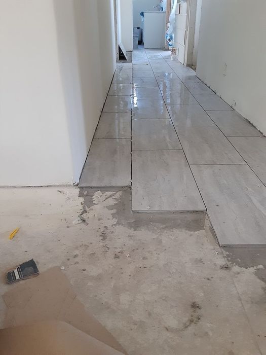 Execut Zugrăveli Faianță și Gresie