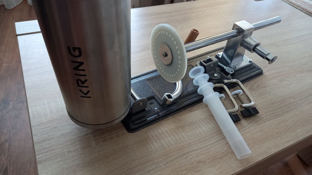 Уред за пълнене на наденица