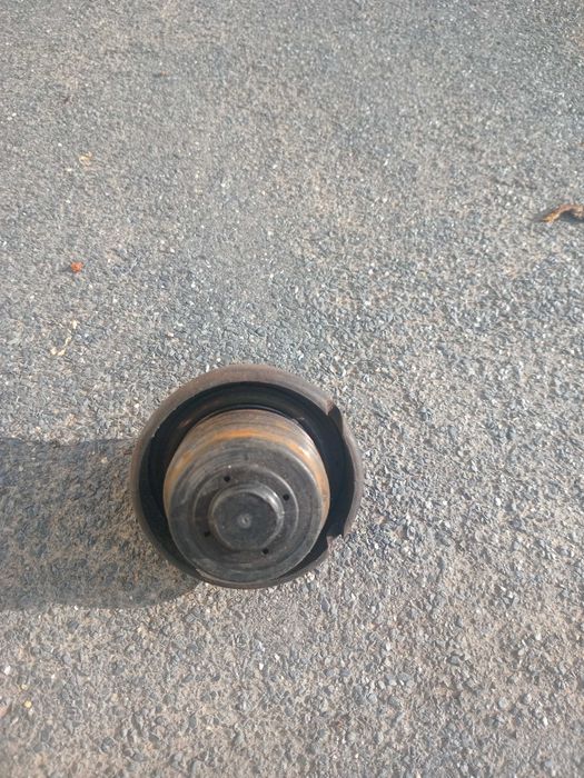 Продавам капачка за резервоар