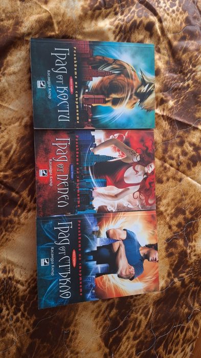 Поредица ,,Ловци на сенки"