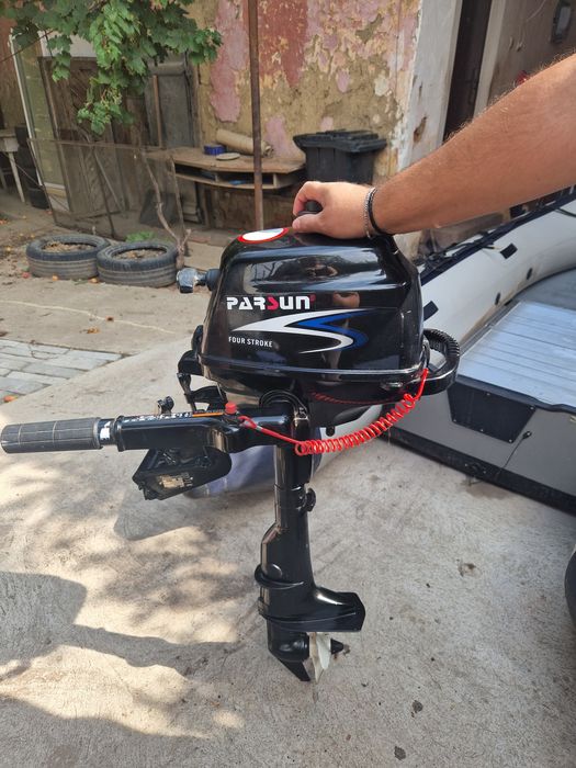 Barcă pneumatică 3,30 m + motor Parsun 2,6 CP + vâsle + veste