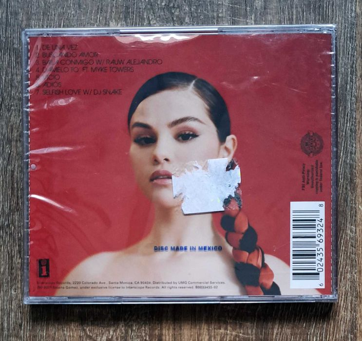 Selena Gomez - Revelacion (with poster)
