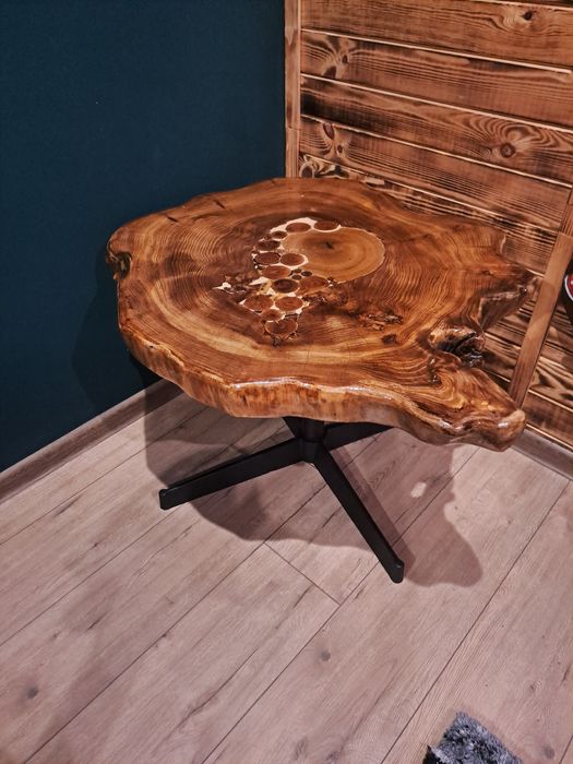 Дървена холна маса