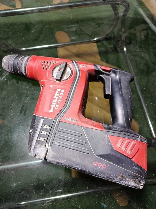 Bormașină Hilti , cu încărcător și 1 baterie
