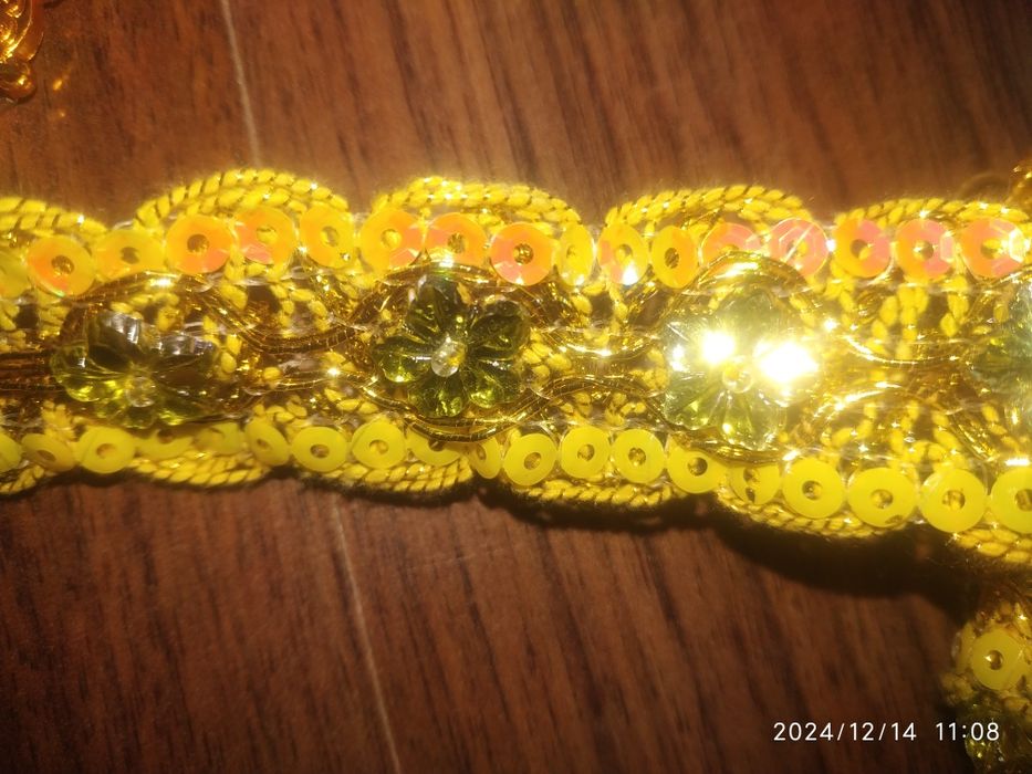 Тесьма,биссер,стразы,бусы все для шитья