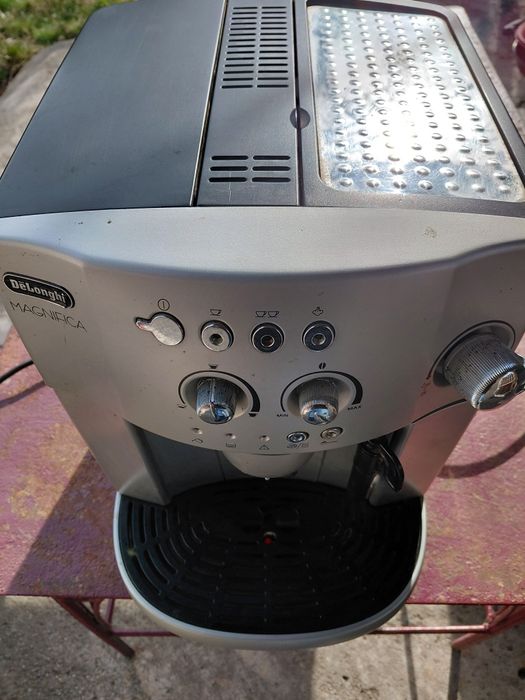 Expresor cafea Delonghi Magnifica  stare perfecta
