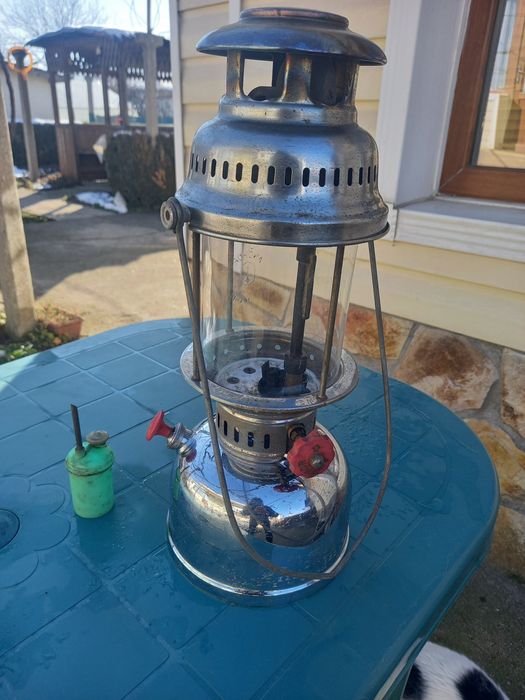 Петромаксова лампа.има и чорапче.