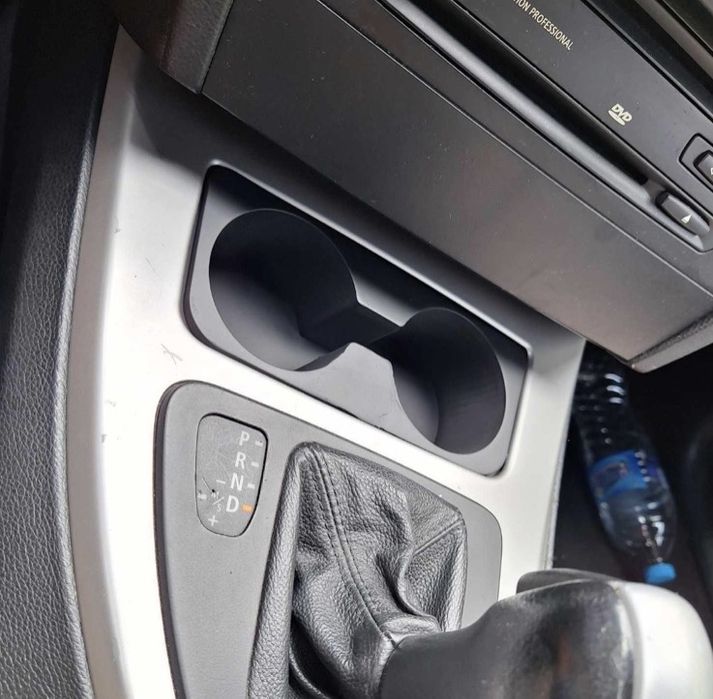 Продава cup holderi за bmw e90 e91 e92 e93