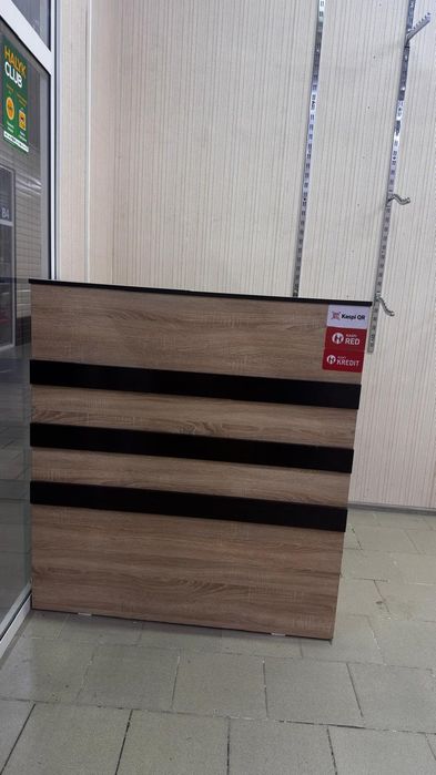 Ресепшн столик для бутика