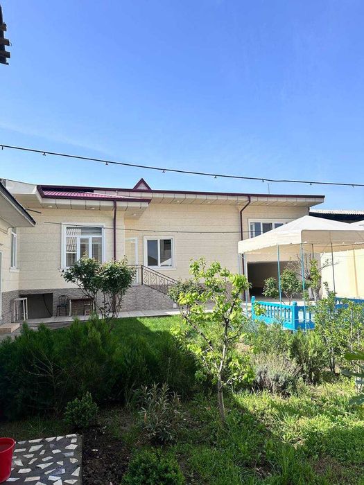 Продаётся добротный дом, 6 соток. 6 комнат. летняя кухня.  Дом угловой