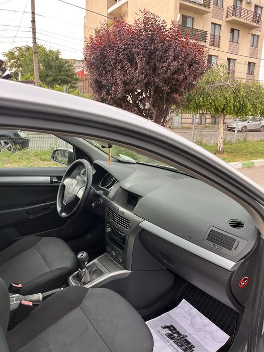 Opel astra H din 2006 motor 1.7 motorina euro 4 km 220000 reali