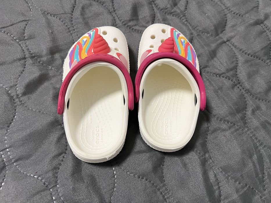 Papuci Crocs, marimea C6, model unicorn