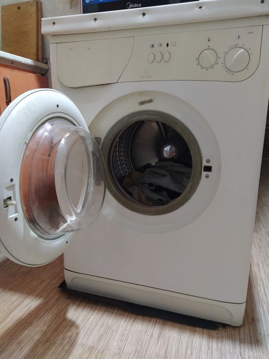 Продам стиральную машинку Индезит
