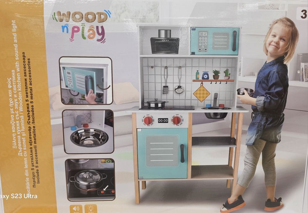 Детска дървена кухня със звук и светлини