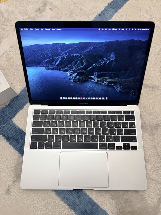 Продам срочно MacBook Air 13 2020