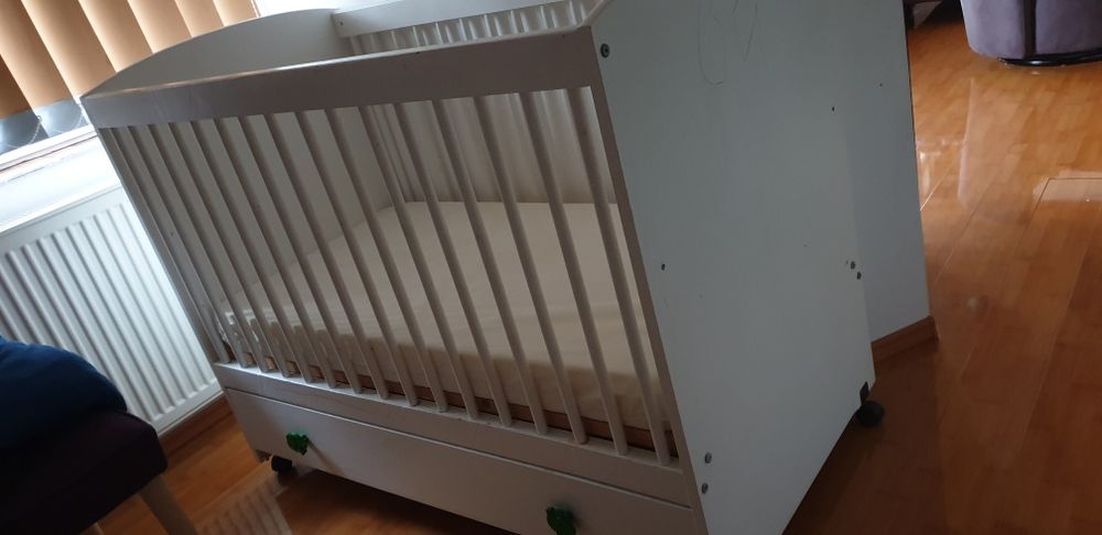 Pătuț alb complet utilat L124 h100 l67