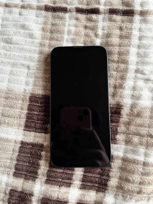 Продам Айфон 13