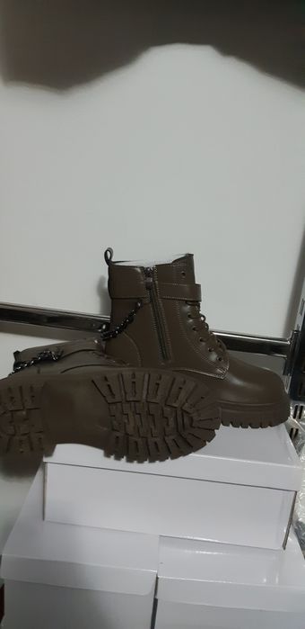 Ghete pentru damă îmblănite și impermeabile de iarnă