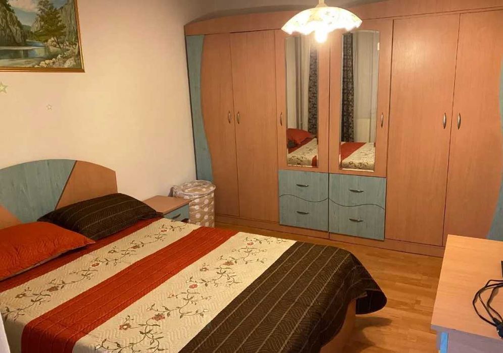 Дава се под наем Тристаен апартамент в Пловдив, Център - 80 кв.м за 341.7 € - Снимка #1