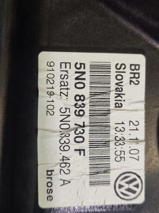 Macara cu motoras usa dreapta spate 5N0839730F Volkswagen VW Tiguan 1