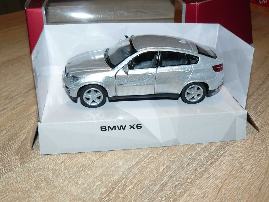Macheta Auto De Colectie BMW X6 Scara 1:38,Noua, Produs De KINSMART