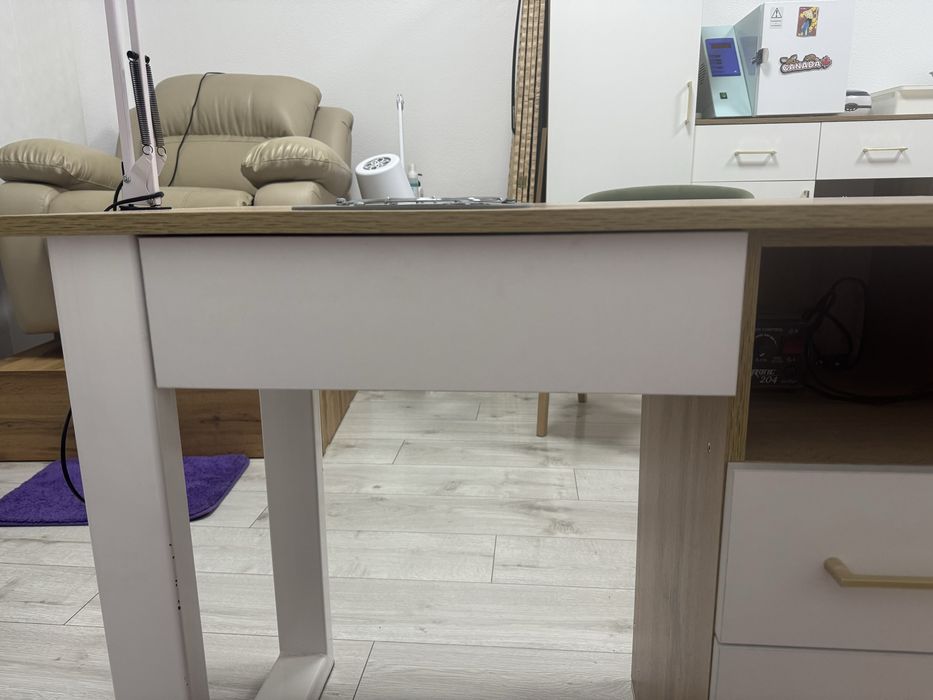 Продам стол для мастера маникюра