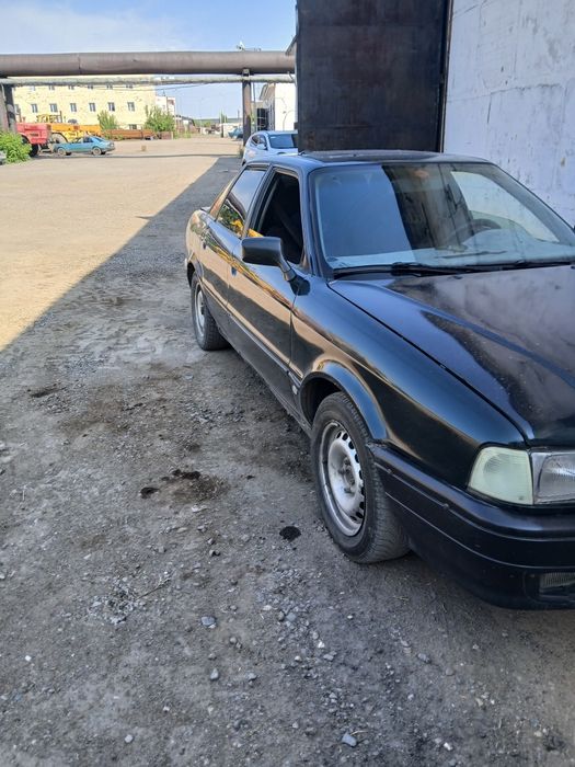 Продаю ауди б4  1992