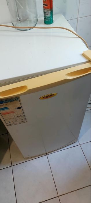 Vand canapea,aragaz,masa,frigider functionale !