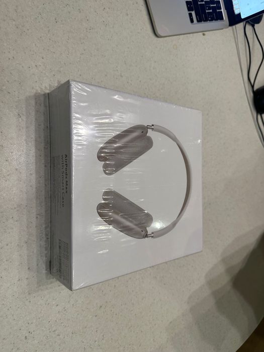 AirPods Max with Smart Case
