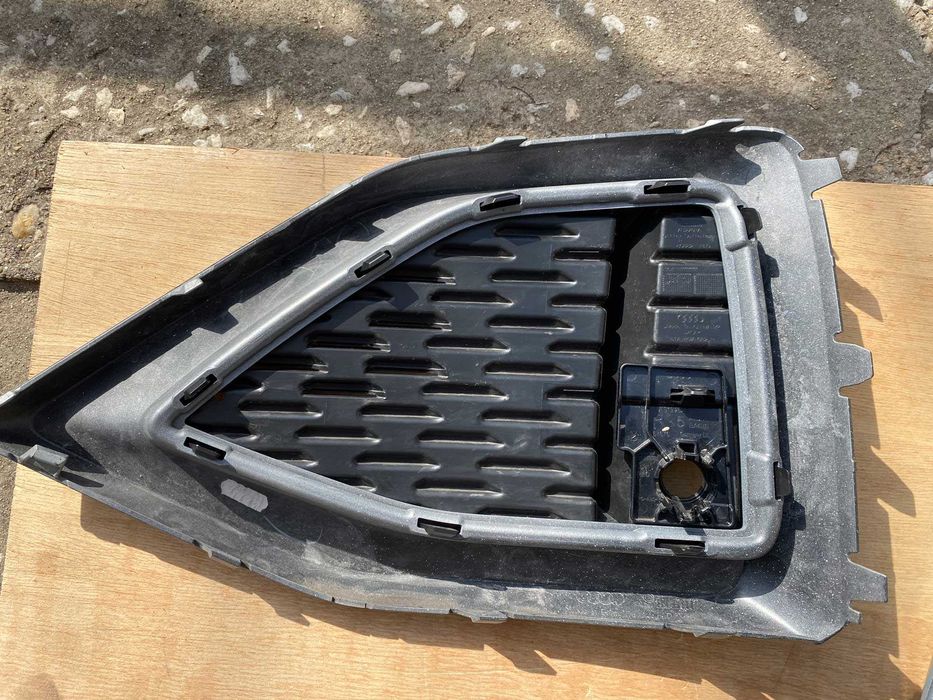 Grile bara fata Audi Q2 2020-2022