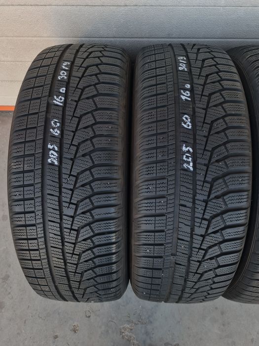 Зимни гуми 4 броя HANKOOK WinterIcept Evo2 205 60 R16 дот 3019