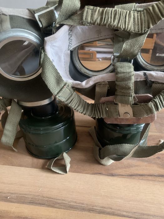 Măști de gaze militare vintage + filtre sigilate – stare excelentă