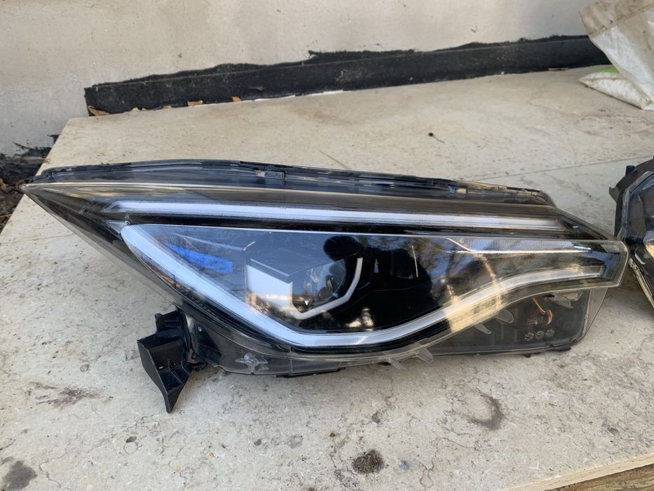 Far Renault Zoe facelift dreapta avariate