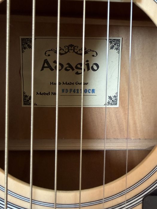 Adagio гитара сатылады. Өте жақсы қалыпта.Бағасын келісеміз.