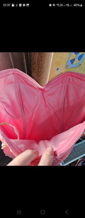 Rochie roz cu perle si pene