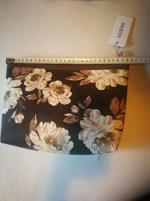 Нов дамски несесер guess