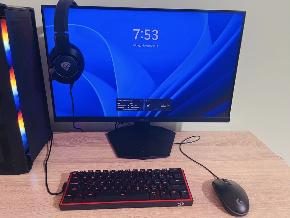 Компютър с монитор