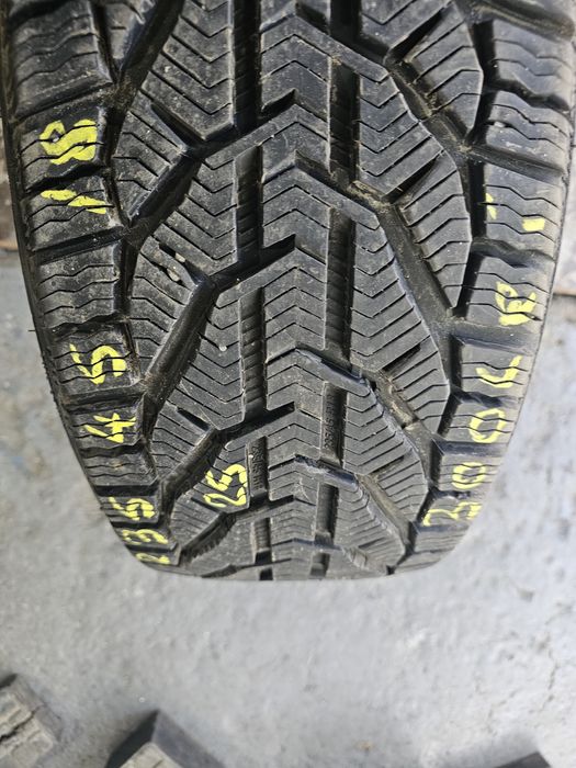 1x 235 45 18 m+s riken