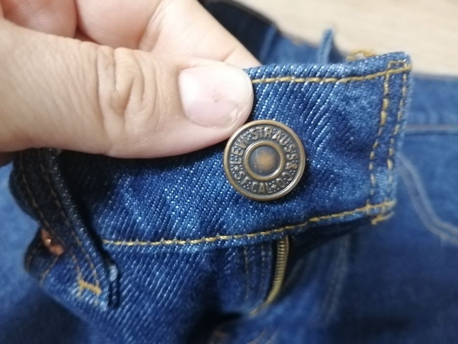 Фирменные джинсы Levi's