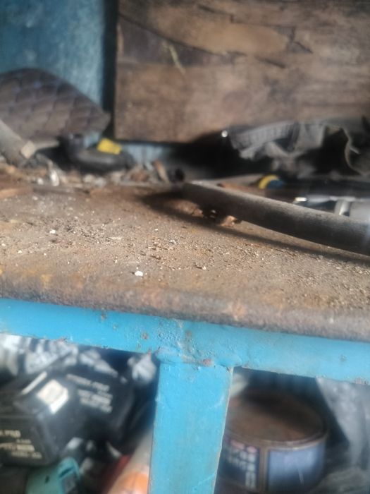 Продаётся верстак полностью металлический