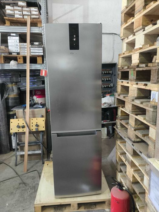 Продавам хладилник с фризер