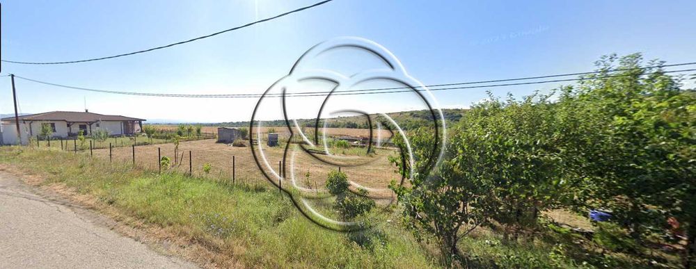 Равен парцел до асфалтов път на минути от столицата