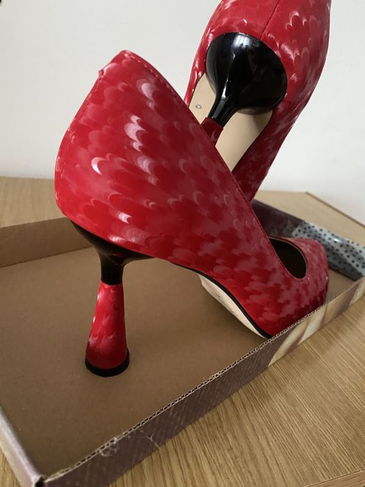 Vand pantofi eleganti!