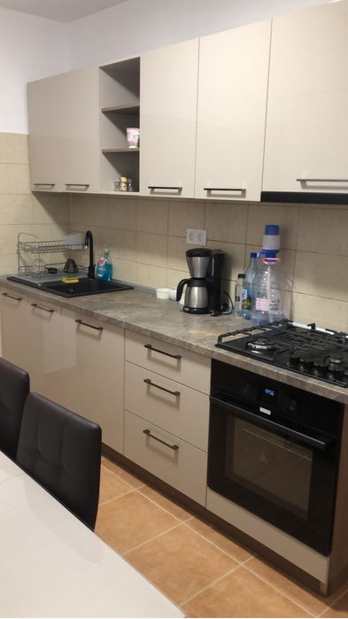 Apartament cu 3 camere de închiriat
