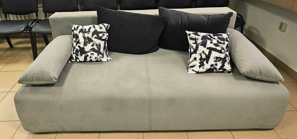 Продавам чисто нов разтегателн диван/канапе